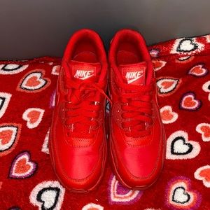 Nike air max sz 4.5 (gradeschool)